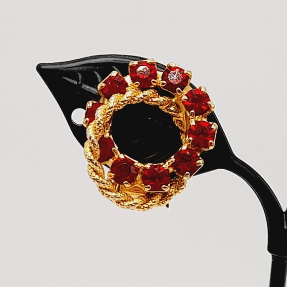 Vintage Red Rhinestone Gold Rope Clip Earrings – 7/8 Inch Sparkle - Picture 3 of 12